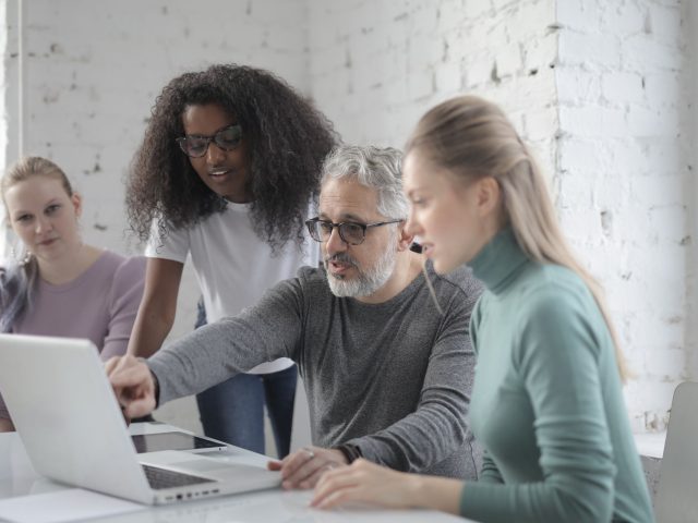 Comment relancer efficacement un client pour une facture impayée ?